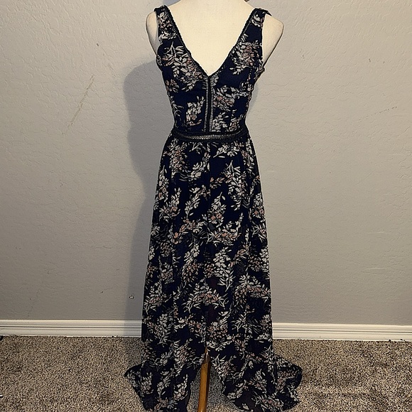 B. Darlin Floral Dress - Picture 2 of 4